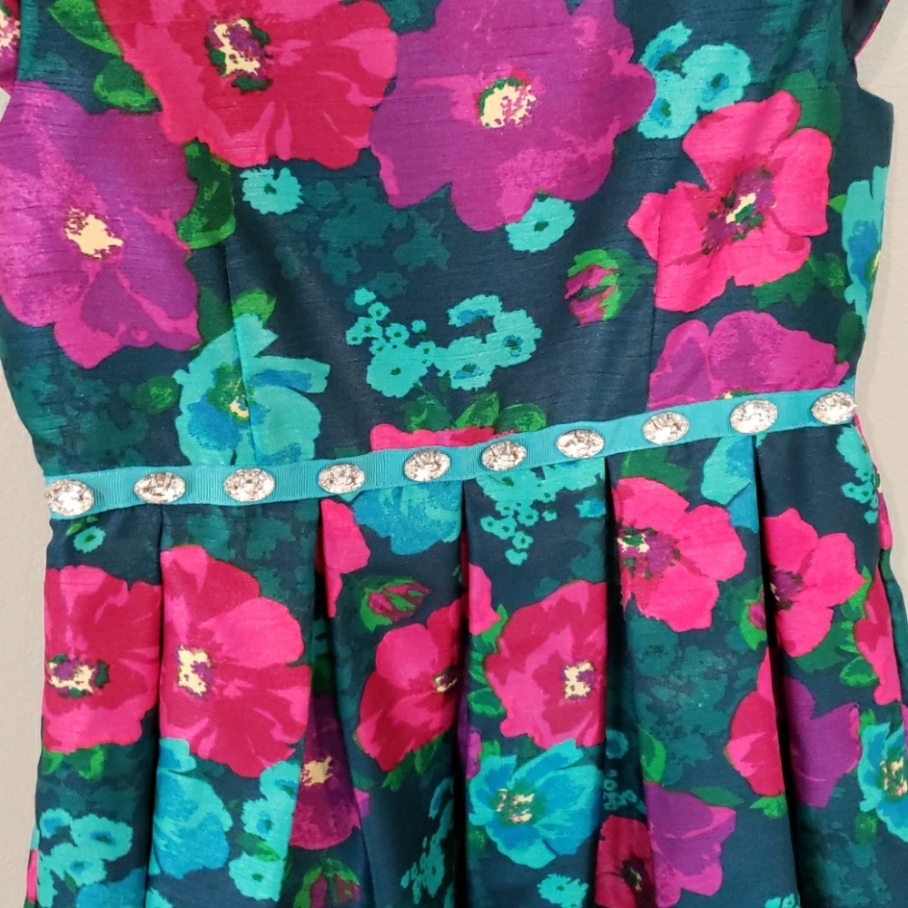 Beautiful Floral Dress - Picture 5 of 5